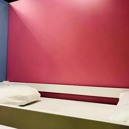 Bowling Hostel *